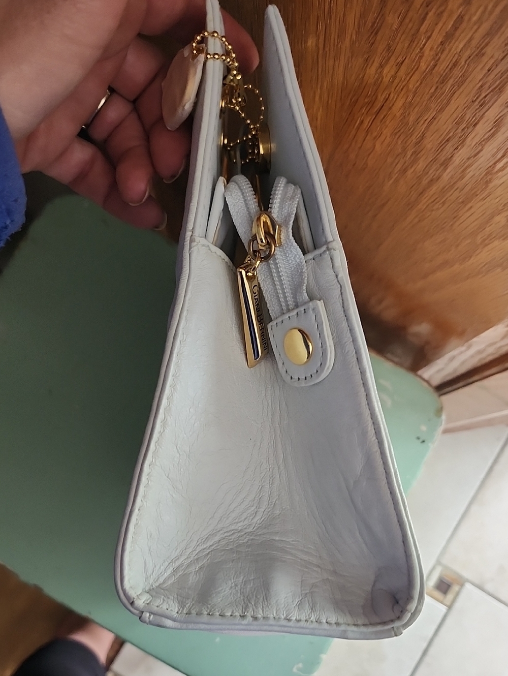 Vtg Giani Bernini  White Leather Clutch With Gold Tone Handles - Picture 5 of 16
